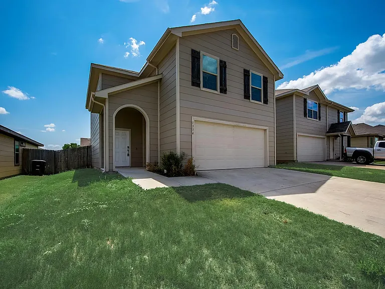 1336 Glen Garden Dr — Photo 2