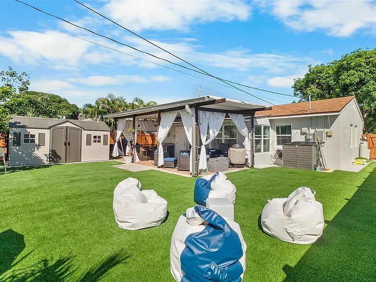 1341 NW 5th Ave — Photo 7