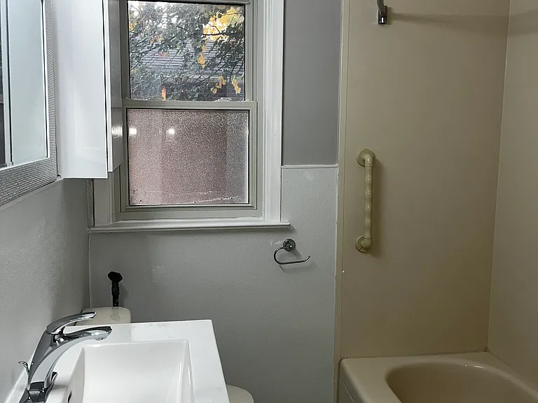183 Wellington St E #1 — Photo 11