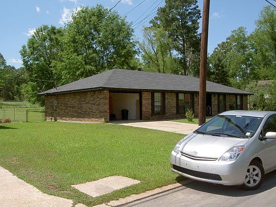 1st image of 204 Old Oak Ln