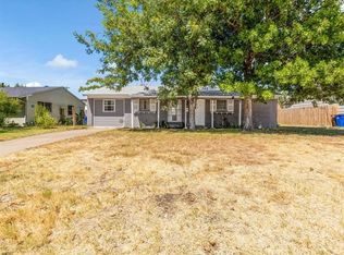 140 NW Summercrest Blvd, Burleson, TX 76028