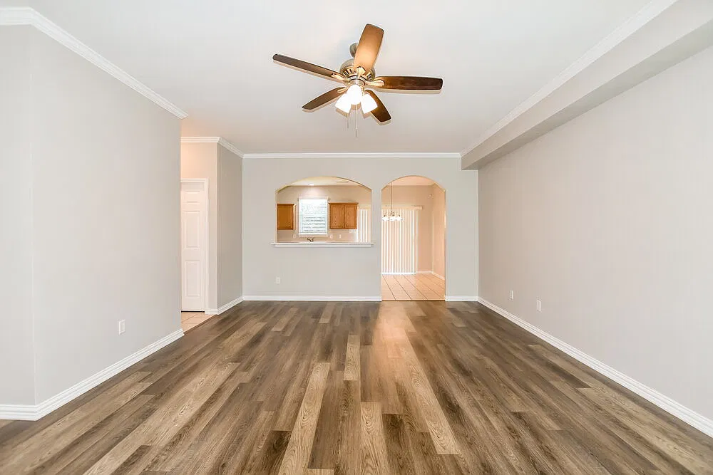 4 bed, 2.5 bath, 1972 sqft, $2,315 — Photo 4