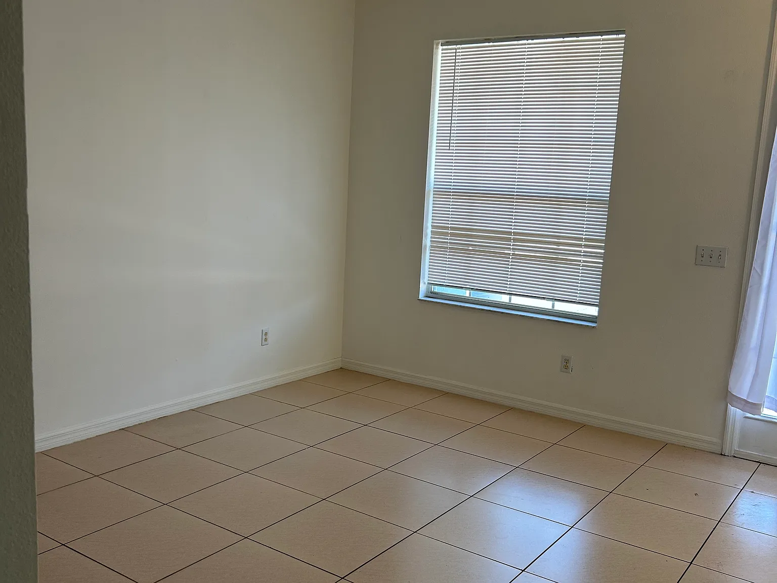 3 bed, 2.5 bath, 1712 sqft, $2,300 — Photo 4
