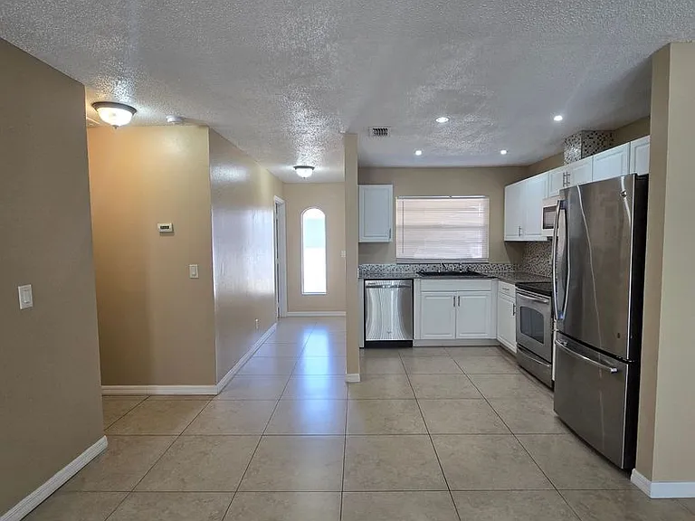 702 SE 47th St #2 — Photo 12