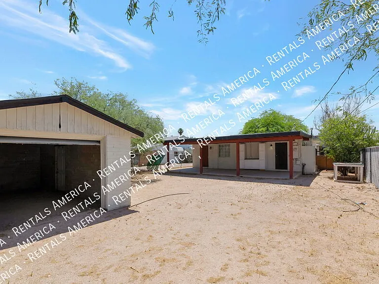525 E Linden St — Photo 16