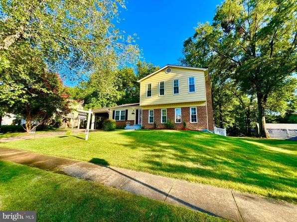 8924 Bluffwood Ln, Fort Washington, MD 20744