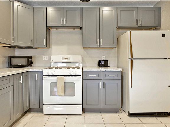 4th image of 2218 N 74th Pl