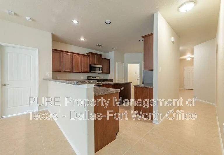 1012 Lake Hollow Dr — Photo 21