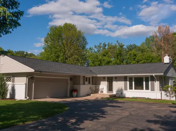 126 Chevy Chase Dr, Wayzata, MN 55391