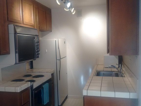 4th image of 1009 La Terrace Cir