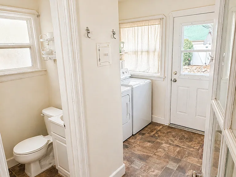 324 Mansion Ave — Photo 11
