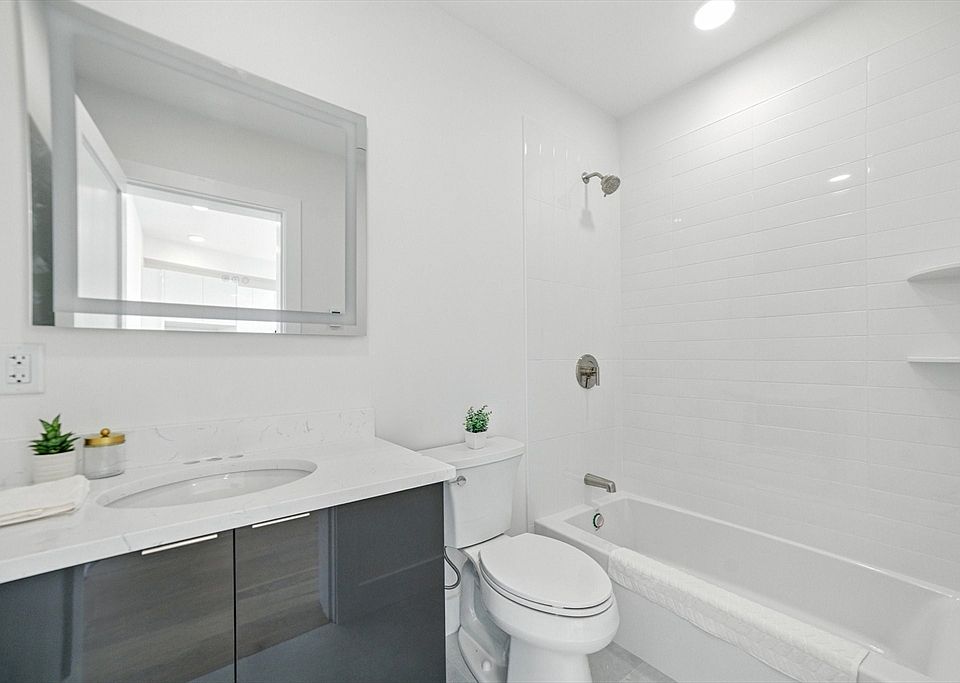 1st image of 60 Hichborn St #205