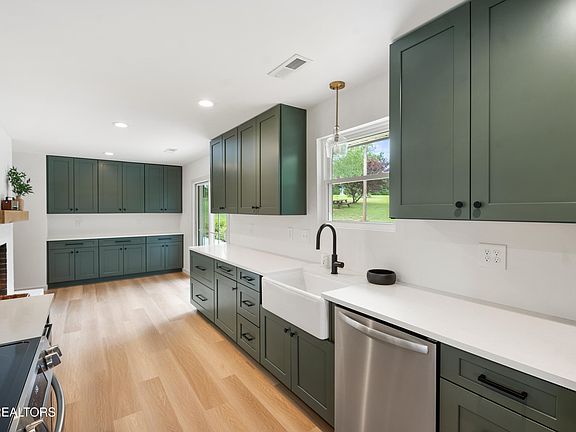 4th image of 7918 Barker Rd