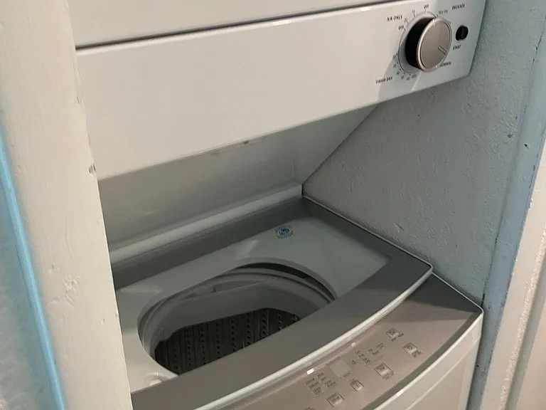 Stacked washer/dryer
