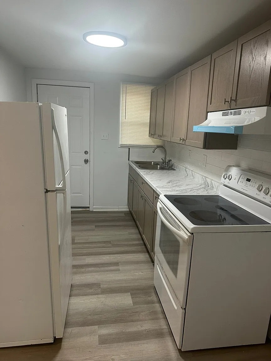 2212 Murchison Road - B — Photo 4