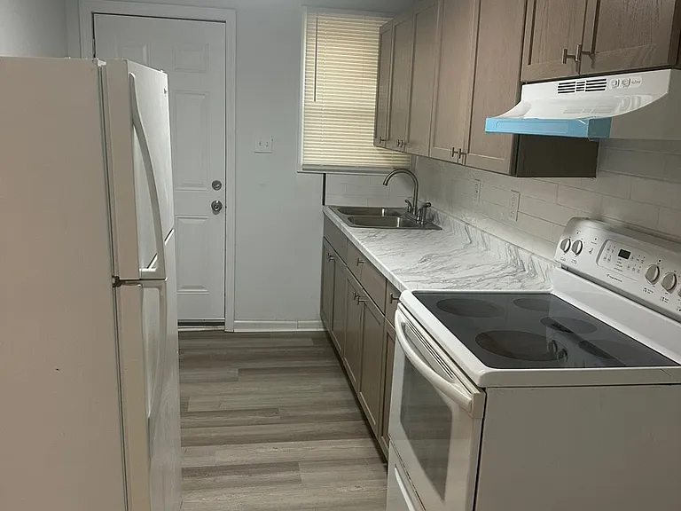2212 Murchison Rd #B — Photo 4