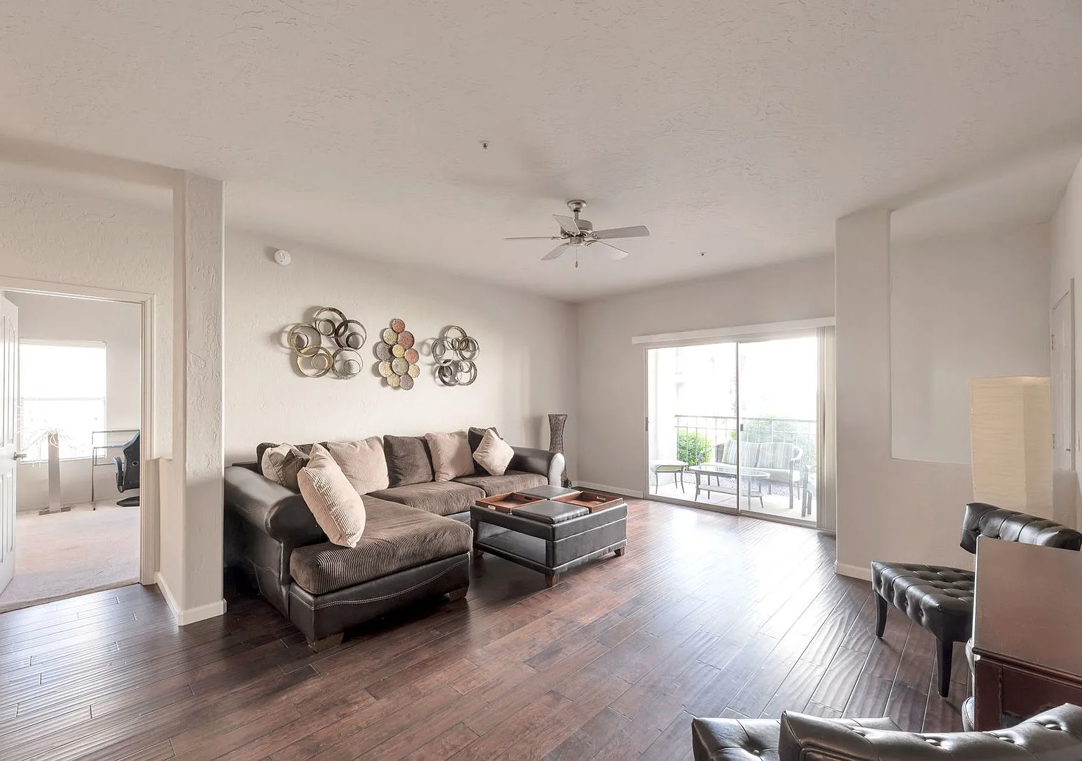 Fully Furnished 2-Bedroom Home in Prime Scottsdale Location — Photo 4