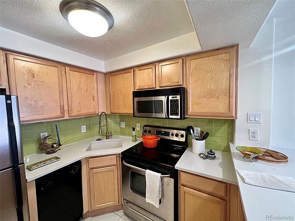 4th image of 1833 N Williams Street #507