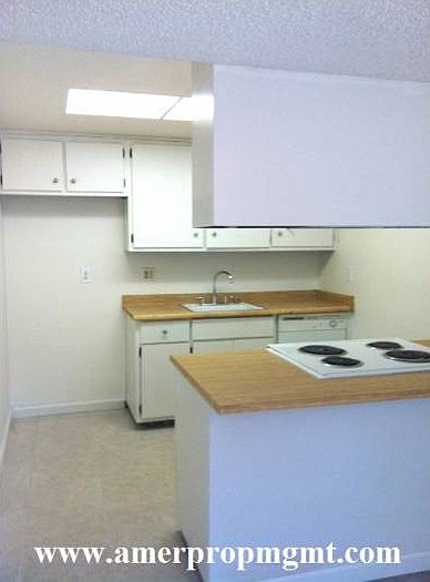 2nd image of 3911 Annadale Ln