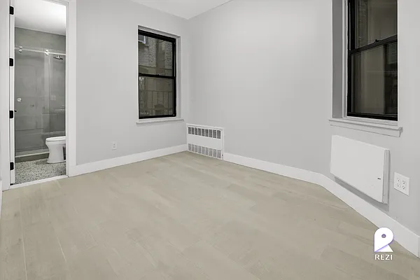 Rented by REZI | media 13