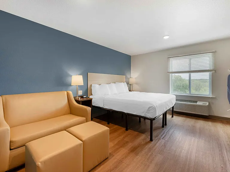 Deluxe Studio - 1 King Bed