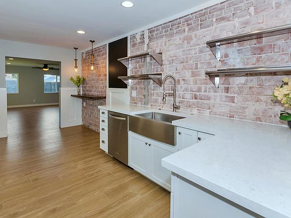 2nd image of 3739 E Clarendon Ave