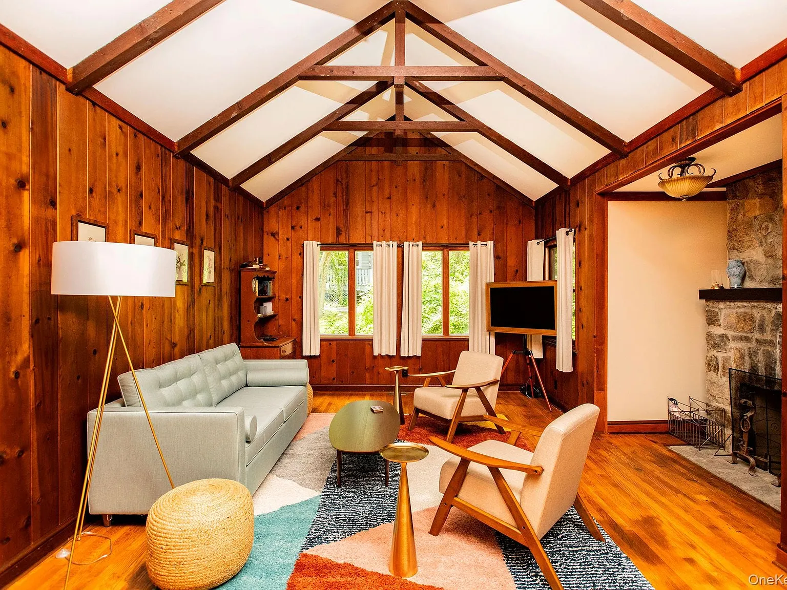 1 bed, 1.0 bath, 748 sqft, $4,995 — Photo 2