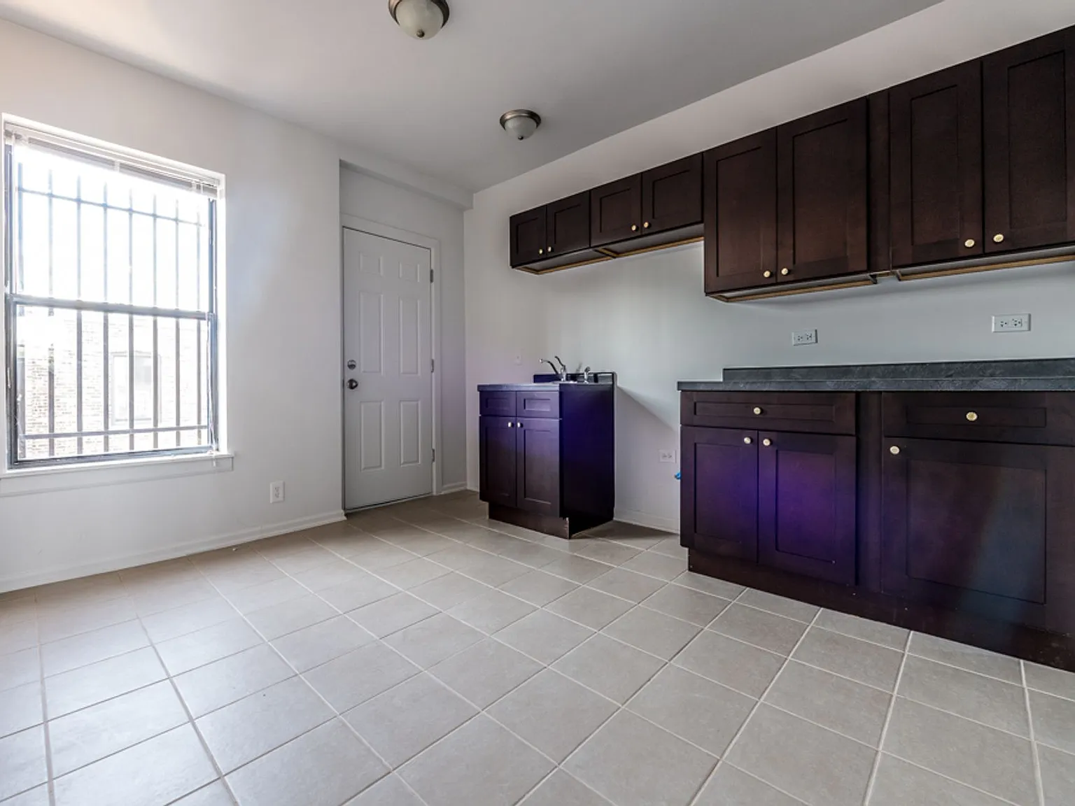 330 N Pine — Photo 3