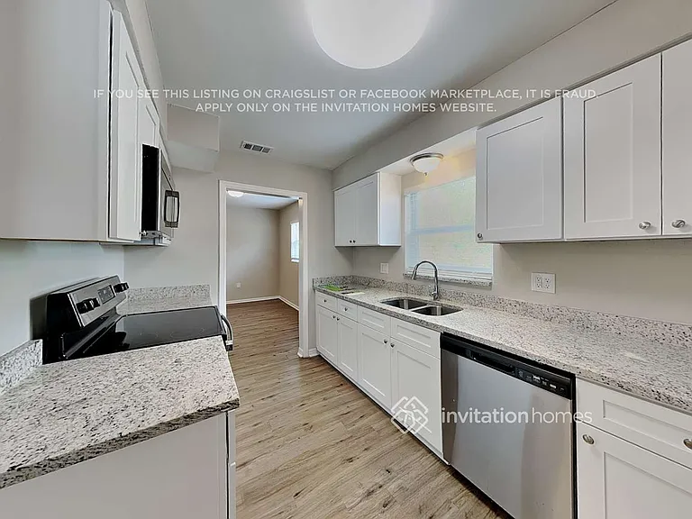 1720 Newton St — Photo 8