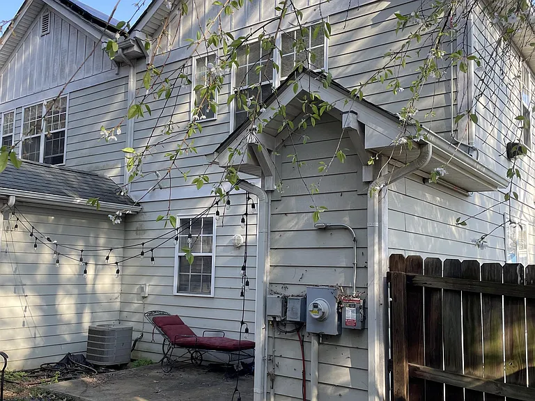 555 Station Ln — Photo 16