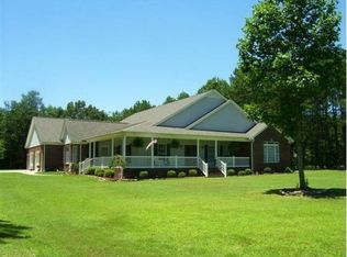 426 Charada Lake Rd, Rainbow City, AL 35906