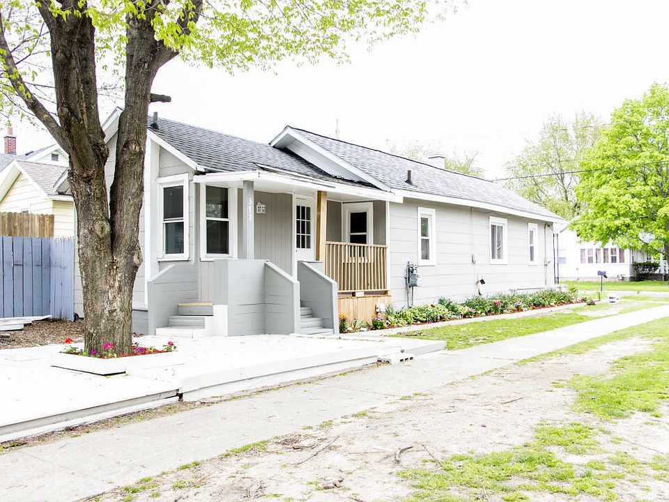 1st image of 372 Janet St SE