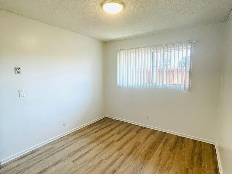 720-722 N Ojai Rd — Photo 10