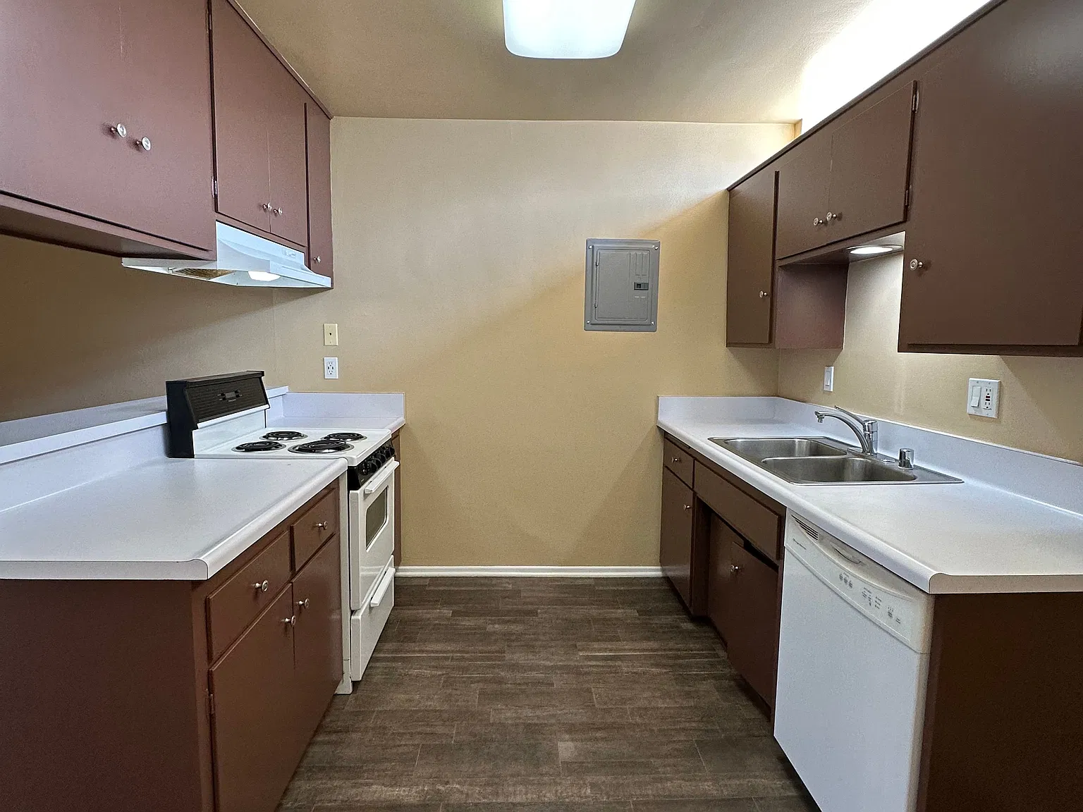 2 bed, 1000 sqft, $2,450 — Photo 2