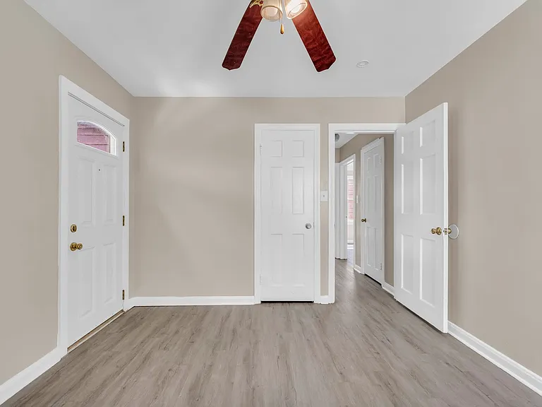 13613 Cedar Rd — Photo 4