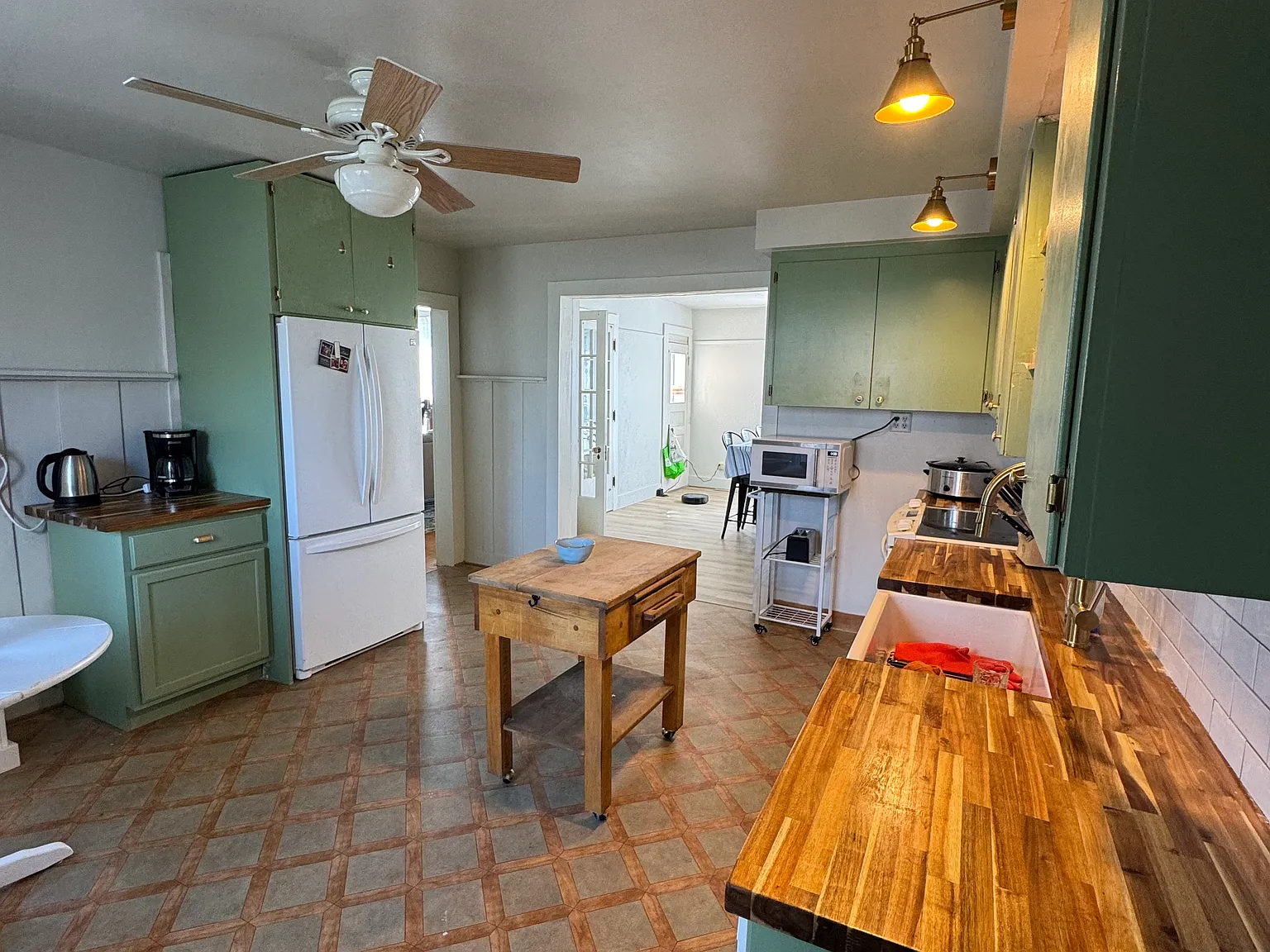 5 bed, 2590 sqft, $650 — Photo 2