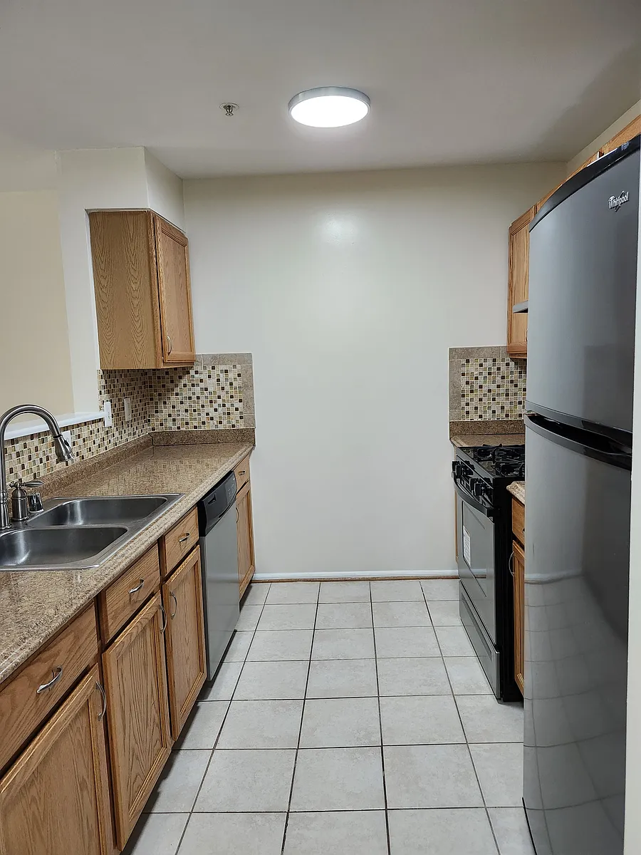 Building Photo - 14100 Farnsworth Ln #3305