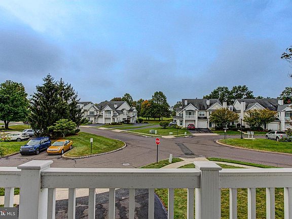 4th image of 202 Strawberry Ct