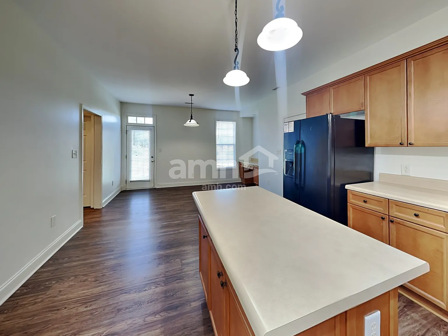 3 bed, 2.5 bath, 1920 sqft, $2,300 — Photo 3
