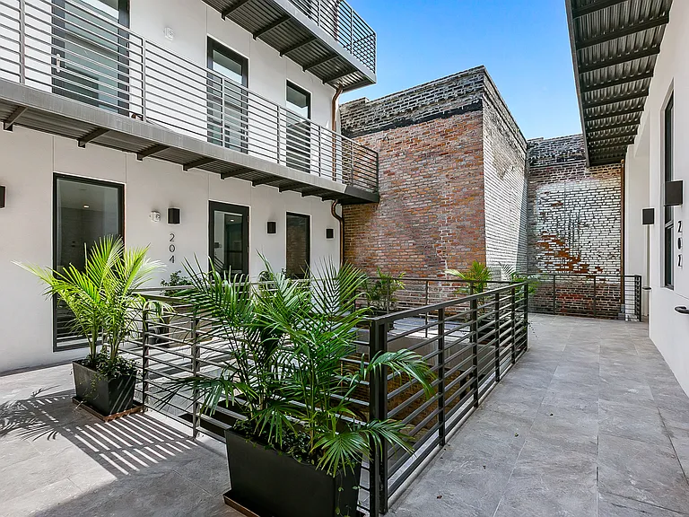Six18 House courtyard