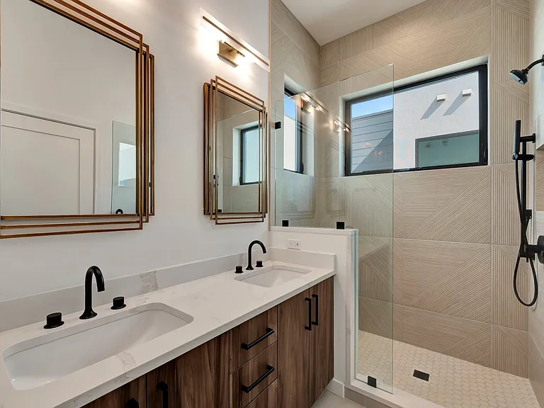 109 Daisy Ave #4 — Photo 51