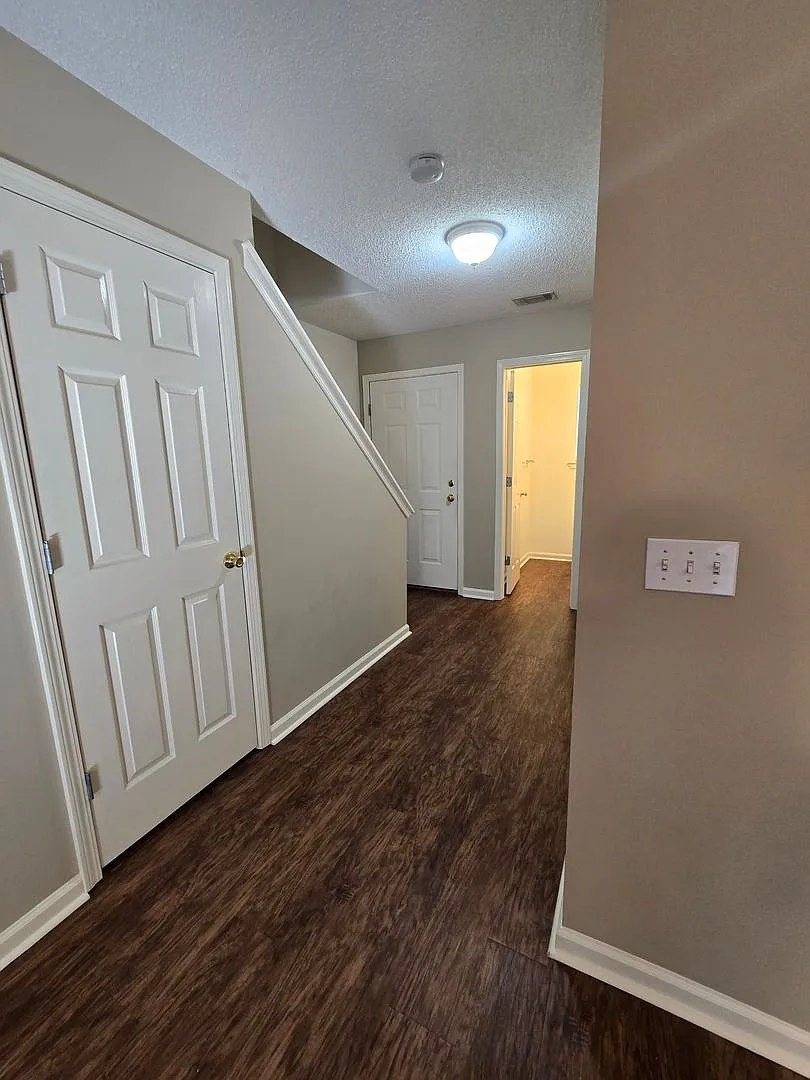 Savannah 2 Bed & 1.5 Bath Townhome for Rent — Photo 4