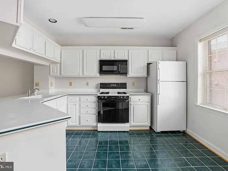 6908 Fairfax Dr #306 — Photo 10