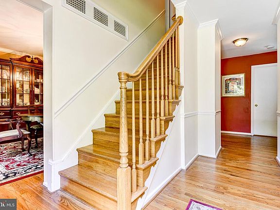 2nd image of 1410 Aintree Dr