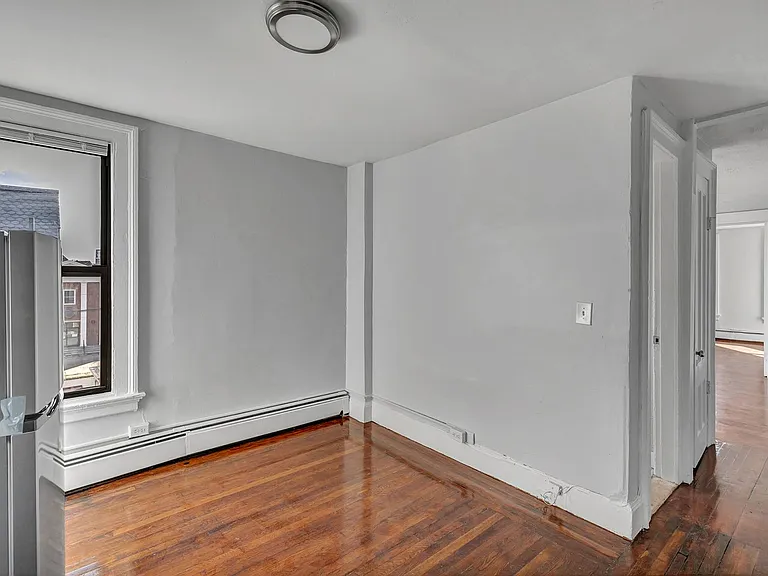 33 Howe St #35 — Photo 34