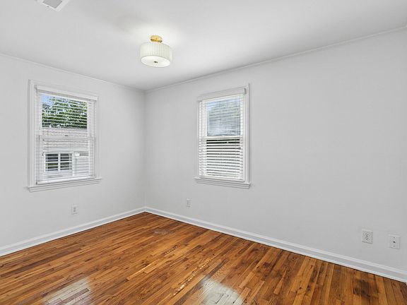 5th image of 2342 Bernard St