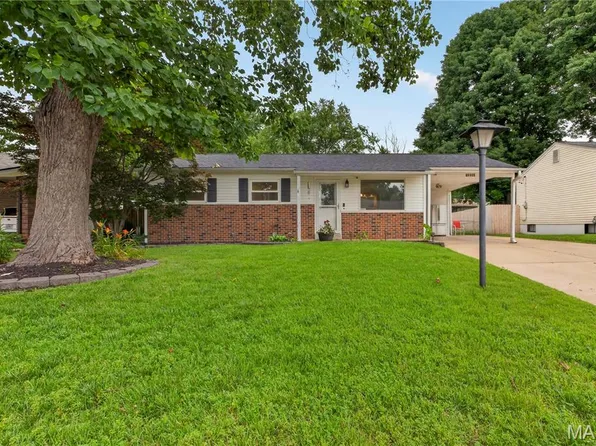 12033 Colonial Dr, Maryland Heights, MO 63043