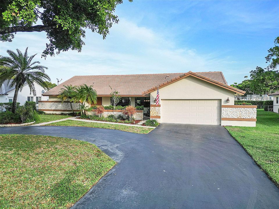 1st image of 9950 NW 11th Manor