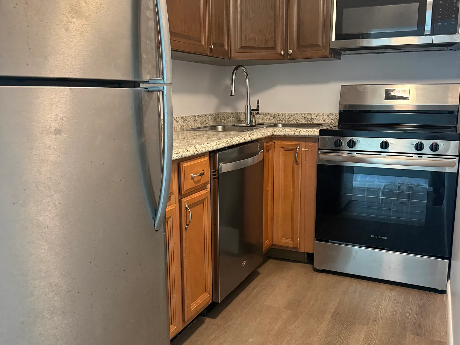 3 bed, 1000 sqft, $3,000 — Photo 4