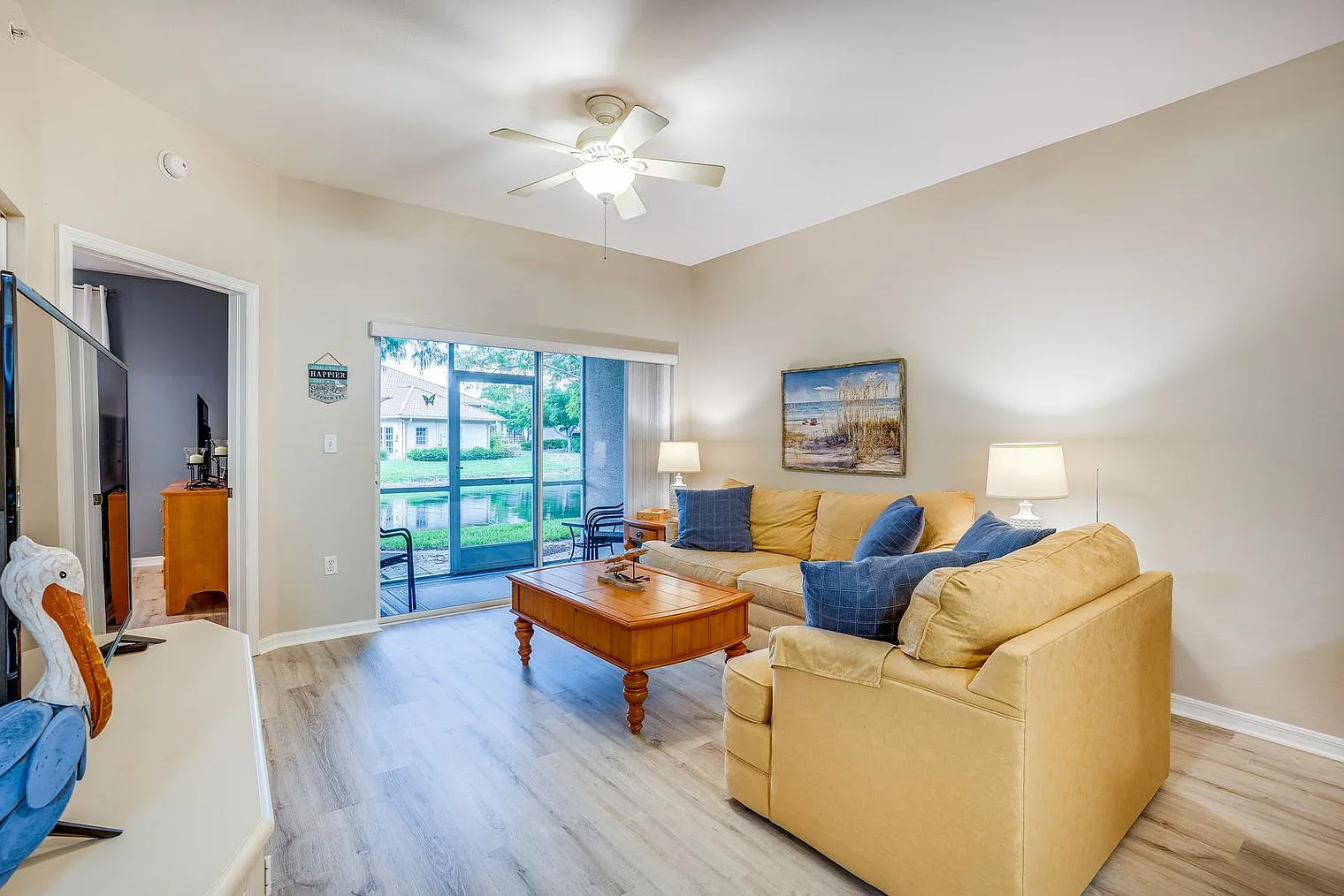 3 bed, 2.0 bath, 1033 sqft, $2,322 — Photo 1
